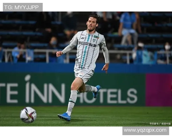 福冈黄蜂与东京绿茵激战正酣比分揭晓精彩瞬间回顾