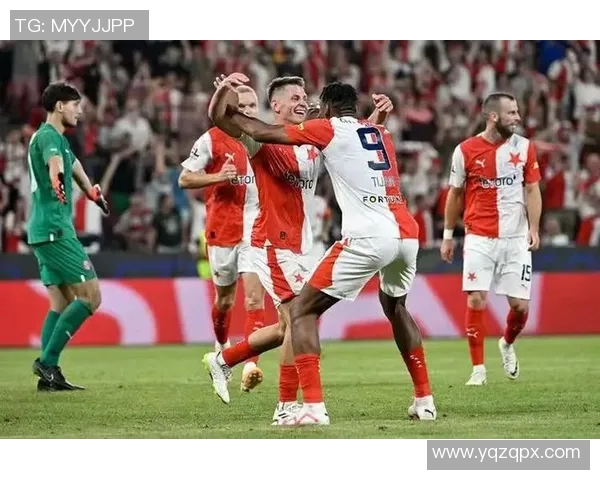 韦斯特鲁与圣吉罗斯的激烈对决揭示了足球战术的新思路与挑战 韦斯特鲁与圣吉罗斯的激烈对决揭示了足球战术的新思路与挑战